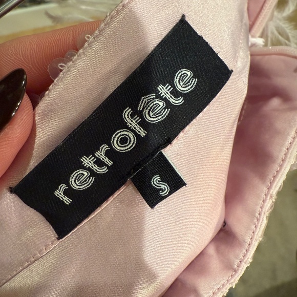 Retrofête Athana Sequin Feather Mini Skirt in pink - Picture 4 of 4